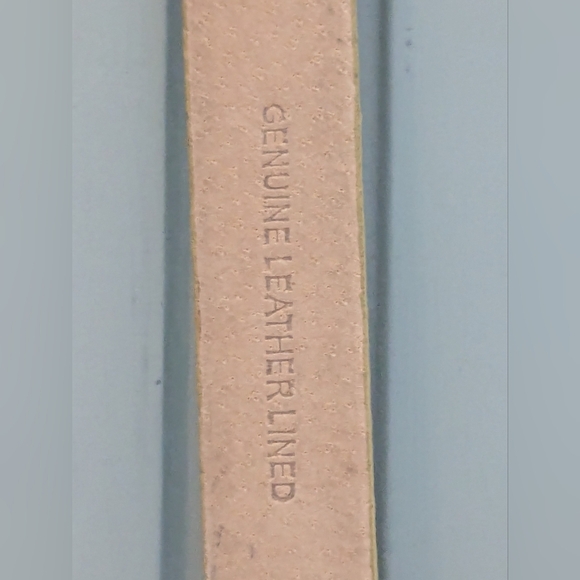 Gold Lined Leather Textured Belt 44", gold tone buckle vintage - Picture 3 of 6